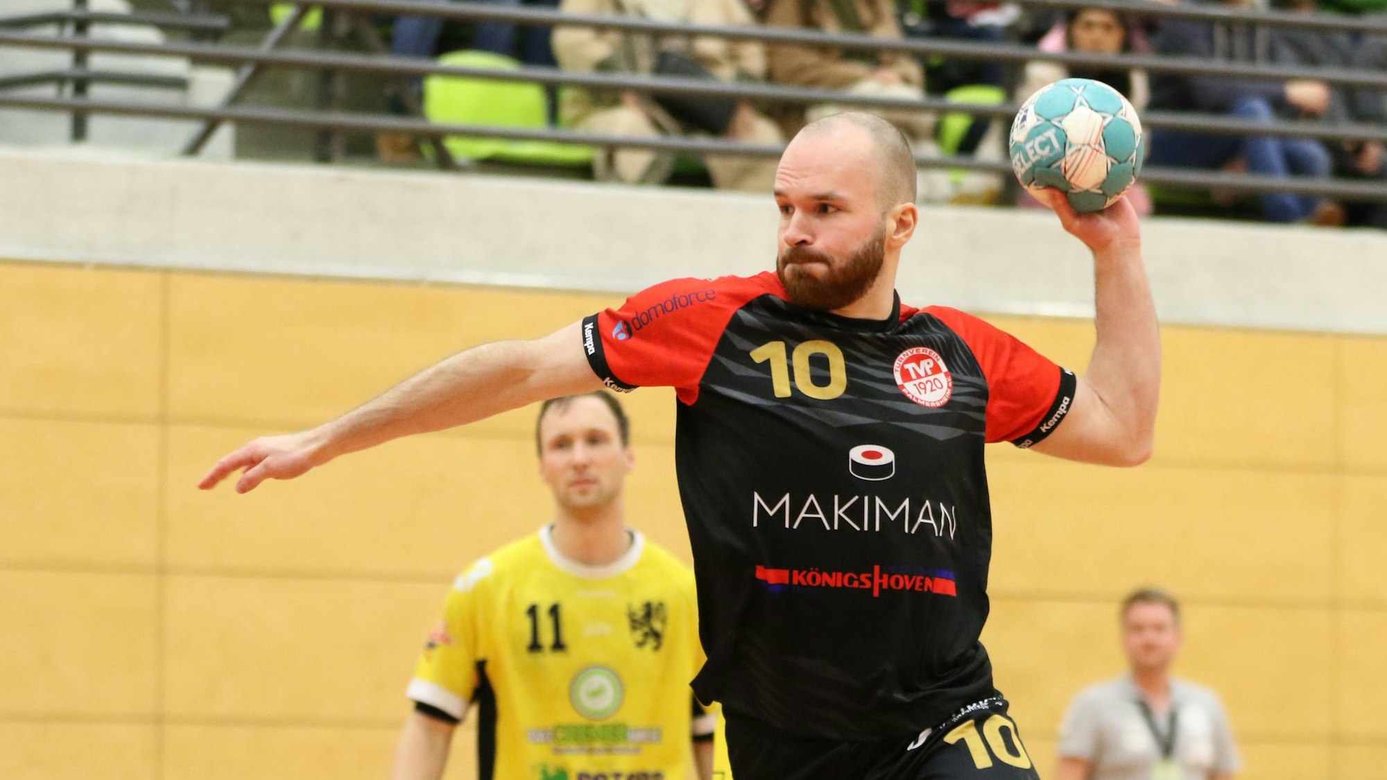 Palmersheims Simon Schöller beim Wurf.