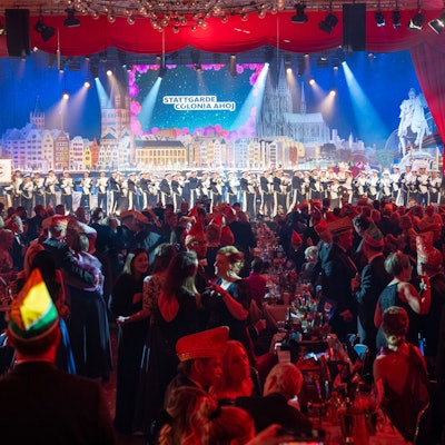 Stattgarde auf der Bühne im Saal. Proklamation des Kölner Dreigestirn 2025 im Gürzenich.