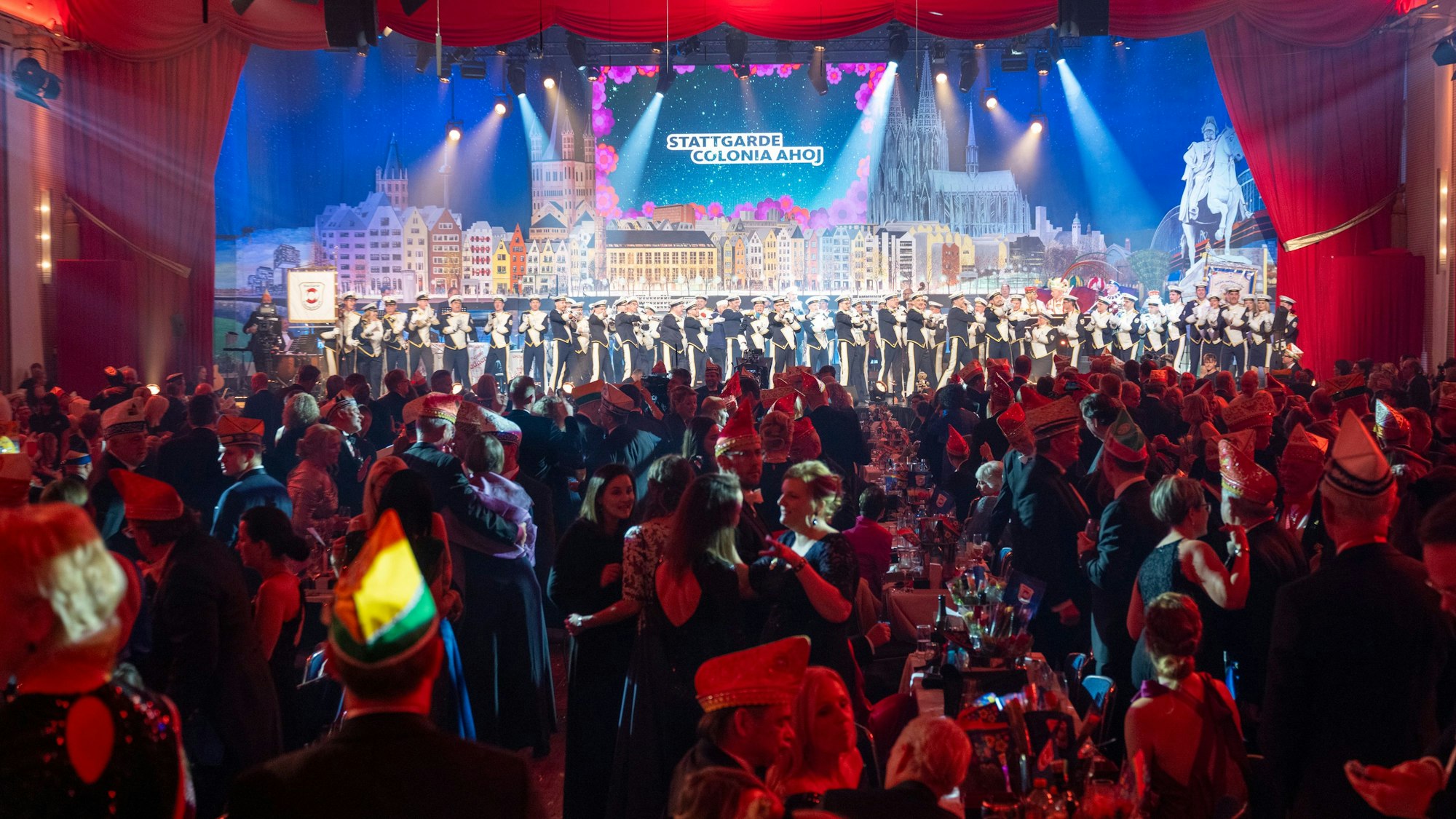 Die Proklamation des Kölner Dreigestirns ist traditionell ein erster Höhepunkt der Karnevalssession (Archivbild).