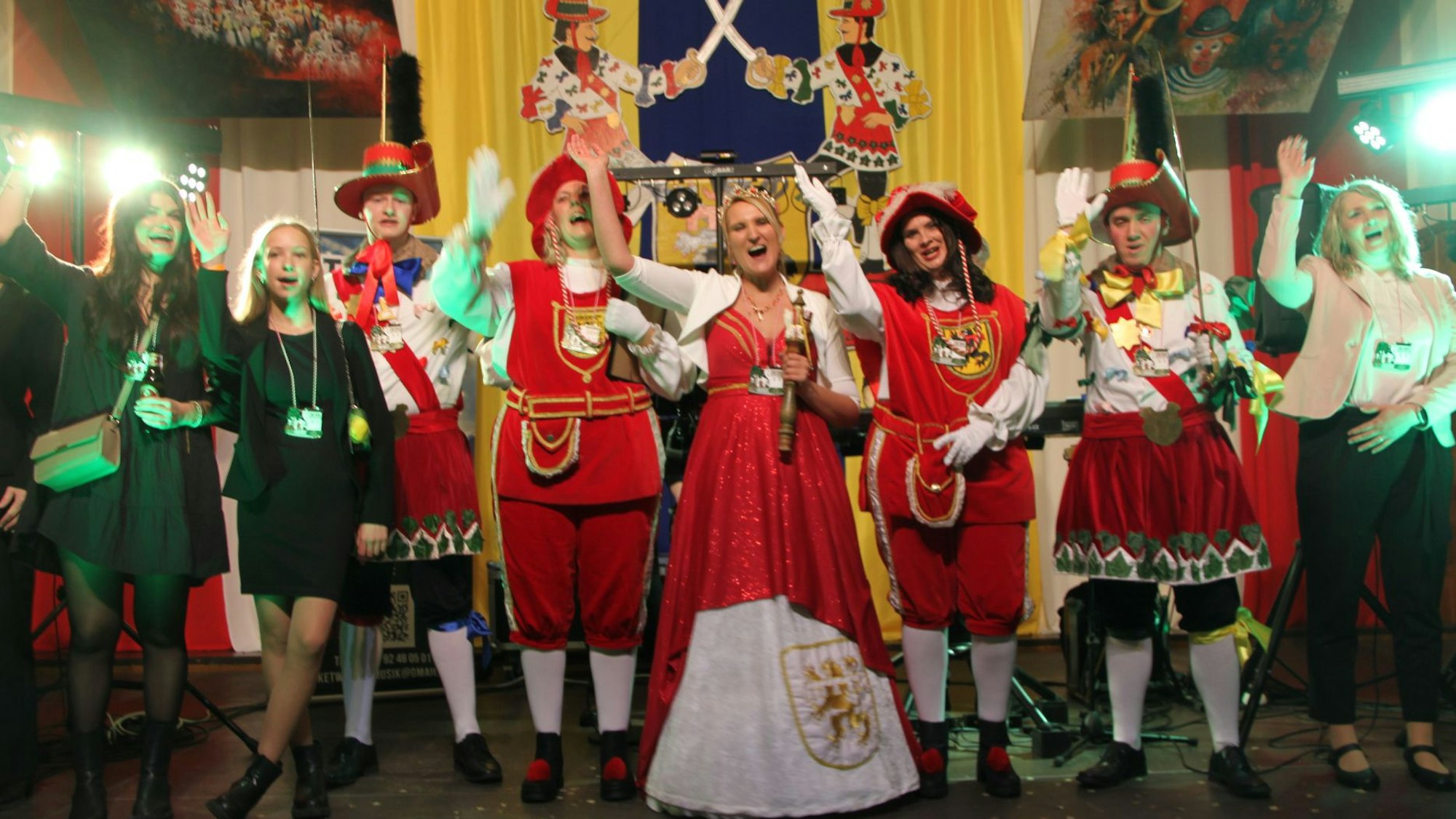 Die neue Blankenheimer Karnevalsprinzessin Elena I. (Weber) im Ornat mit ihrem Gefolge. .