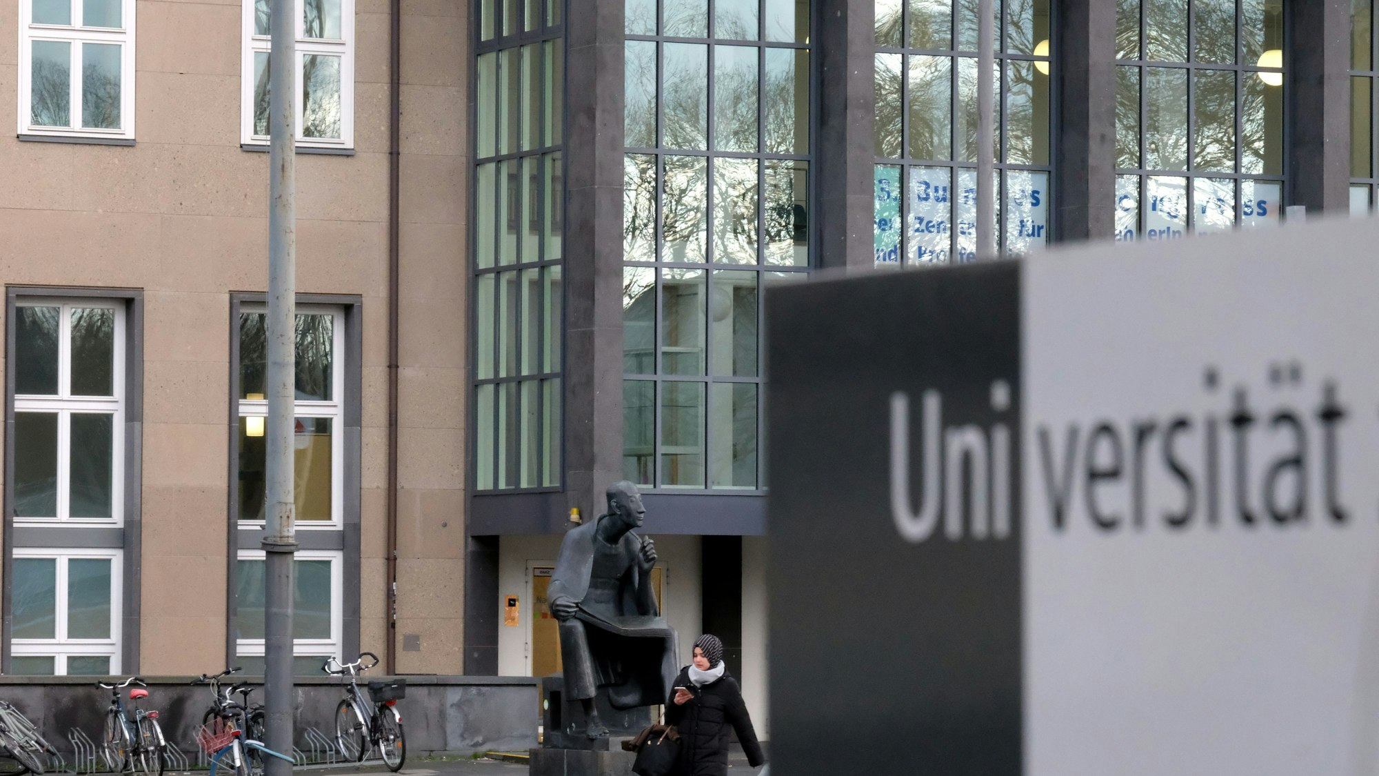 Universität zu Köln, Hauptgebäude Alburt-Magnus Platz