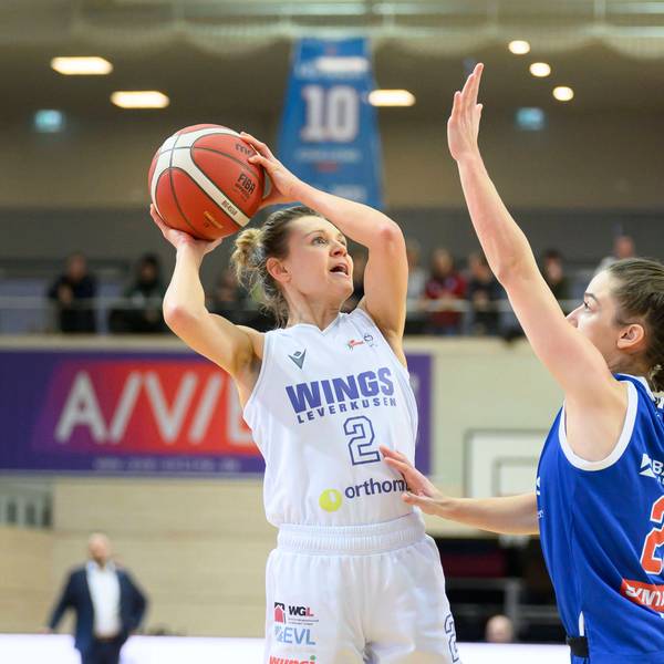 Cassidy Mihalko Leverkusen, 2, Emma Stach Lions, 28, Syntainics MBC vs. WINGS Leverkusen, Basketball, Damen, 13. Spieltag Saison 2024/2025, 29.12.2024. Halle SWH Arena Sachsen-Anhalt Deutschland *** Cassidy Mihalko Leverkusen, 2 , Emma Stach Lions, 28 , Syntainics MBC vs WINGS Leverkusen, Basketball, Women, 13 Matchday Season 2024 2025, 29 12 2024 Halle SWH Arena Sachsen Anhalt Germany