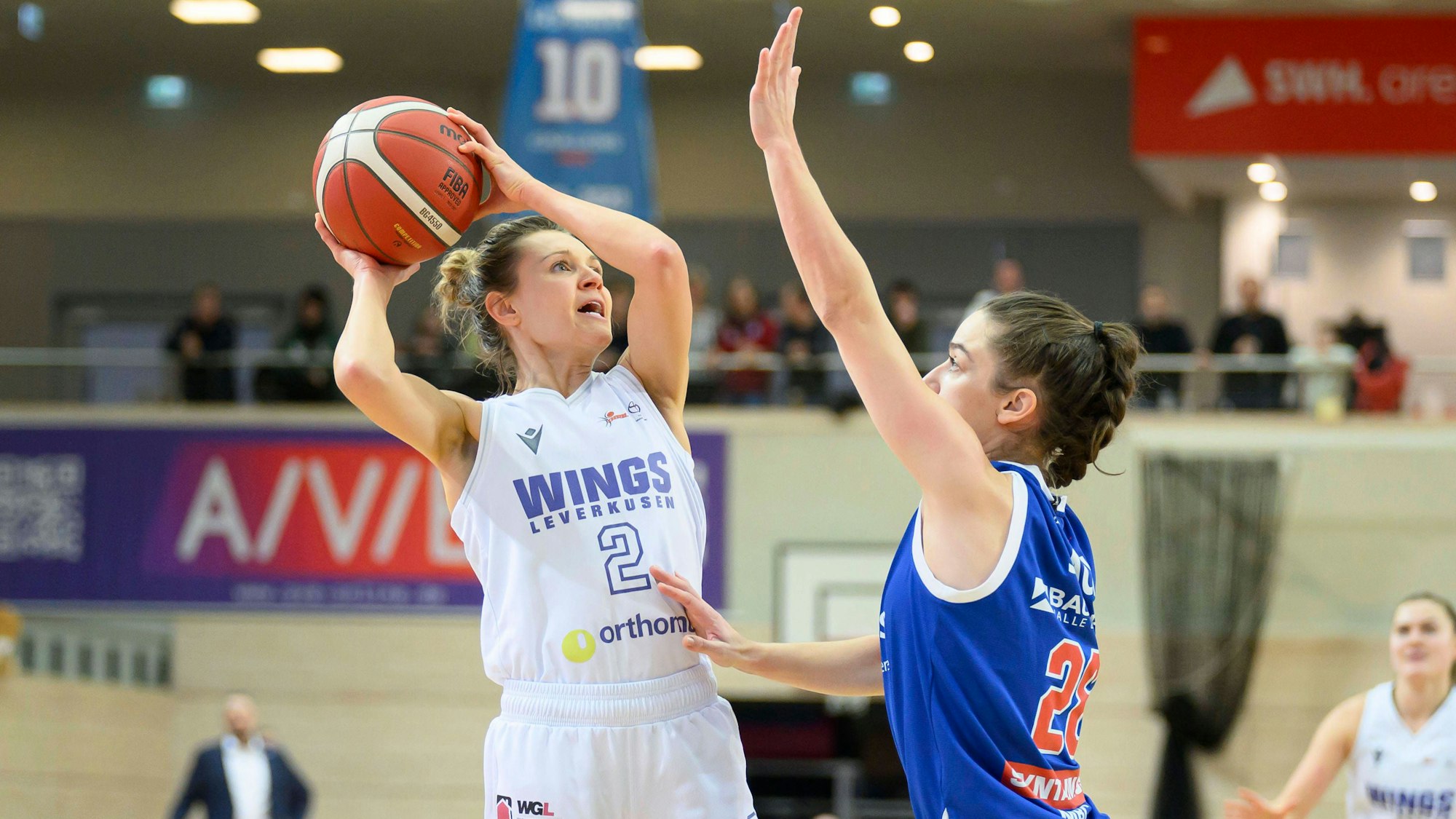 Cassidy Mihalko Leverkusen, 2, Emma Stach Lions, 28, Syntainics MBC vs. WINGS Leverkusen, Basketball, Damen, 13. Spieltag Saison 2024/2025, 29.12.2024. Halle SWH Arena Sachsen-Anhalt Deutschland *** Cassidy Mihalko Leverkusen, 2 , Emma Stach Lions, 28 , Syntainics MBC vs WINGS Leverkusen, Basketball, Women, 13 Matchday Season 2024 2025, 29 12 2024 Halle SWH Arena Sachsen Anhalt Germany