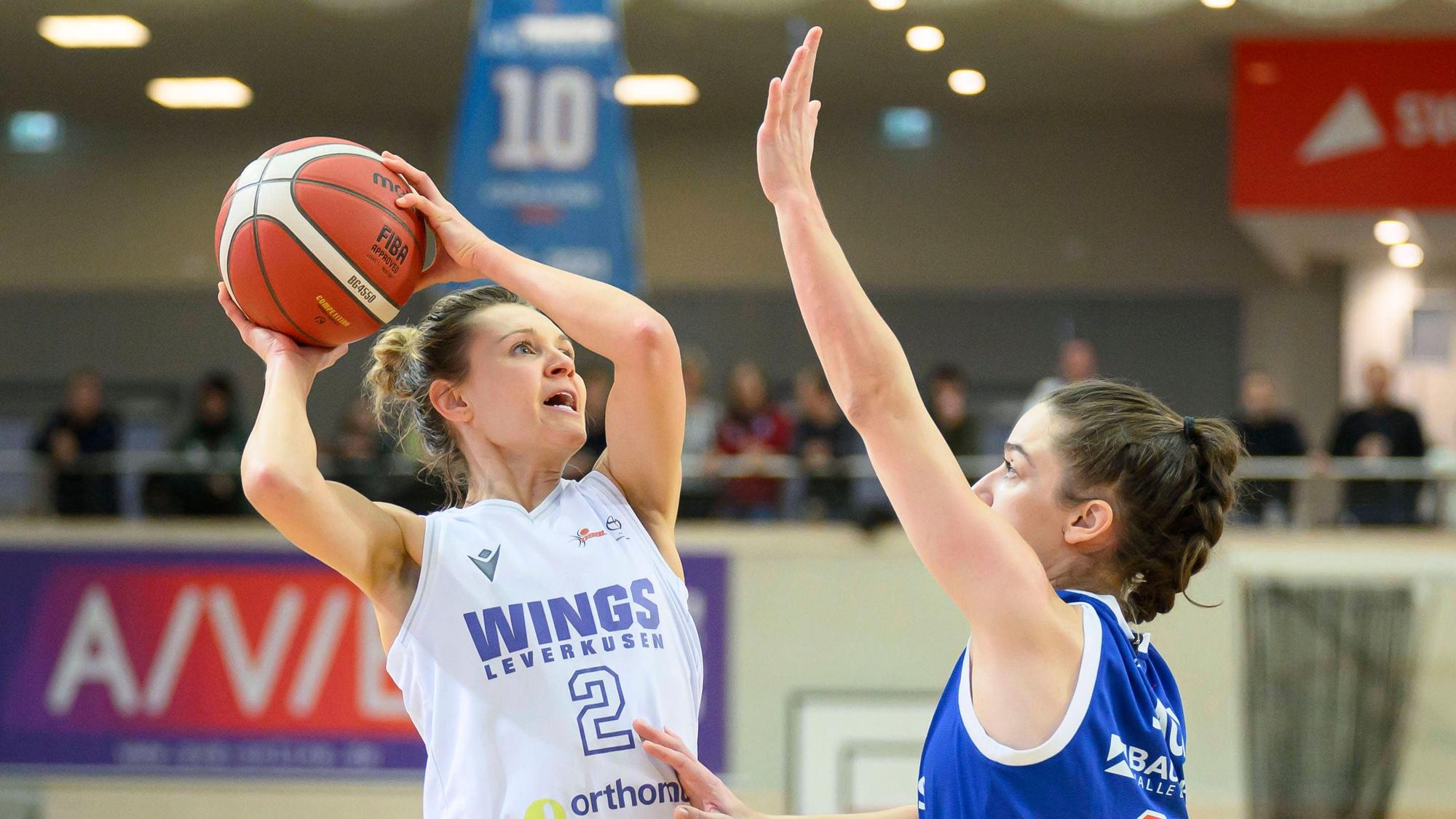Cassidy Mihalko Leverkusen, 2, Emma Stach Lions, 28, Syntainics MBC vs. WINGS Leverkusen, Basketball, Damen, 13. Spieltag Saison 2024/2025, 29.12.2024. Halle SWH Arena Sachsen-Anhalt Deutschland *** Cassidy Mihalko Leverkusen, 2 , Emma Stach Lions, 28 , Syntainics MBC vs WINGS Leverkusen, Basketball, Women, 13 Matchday Season 2024 2025, 29 12 2024 Halle SWH Arena Sachsen Anhalt Germany