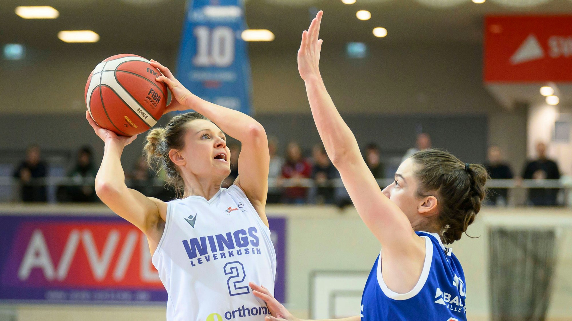 Cassidy Mihalko Leverkusen, 2, Emma Stach Lions, 28, Syntainics MBC vs. WINGS Leverkusen, Basketball, Damen, 13. Spieltag Saison 2024/2025, 29.12.2024. Halle SWH Arena Sachsen-Anhalt Deutschland *** Cassidy Mihalko Leverkusen, 2 , Emma Stach Lions, 28 , Syntainics MBC vs WINGS Leverkusen, Basketball, Women, 13 Matchday Season 2024 2025, 29 12 2024 Halle SWH Arena Sachsen Anhalt Germany