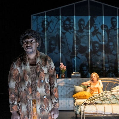 Aus dem Schatten: 
Thiaroye
von Alexandra Badea
Regie: Poutiaire Lionel Somé
 
Regie & Video: Poutiaire Lionel Somé
Bühne: Marion Schindler
Kostüme: Julia Simmen
Musik: Abdoul Kader Traoré
Licht: Michael Gööck
Dramaturgie: Nina Rühmeier