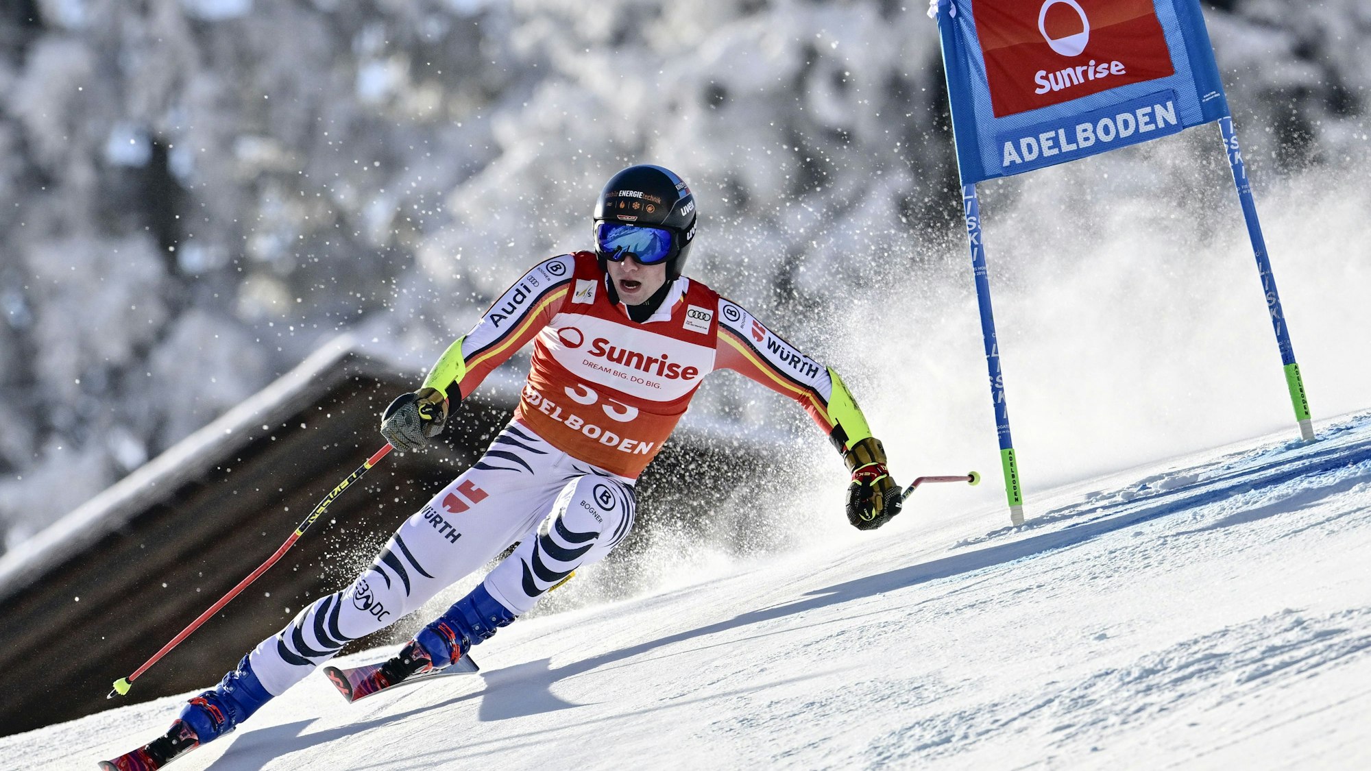 Jonas Stockinger aus Deutschland in Aktion auf der Piste im Schweizer Adelboden.