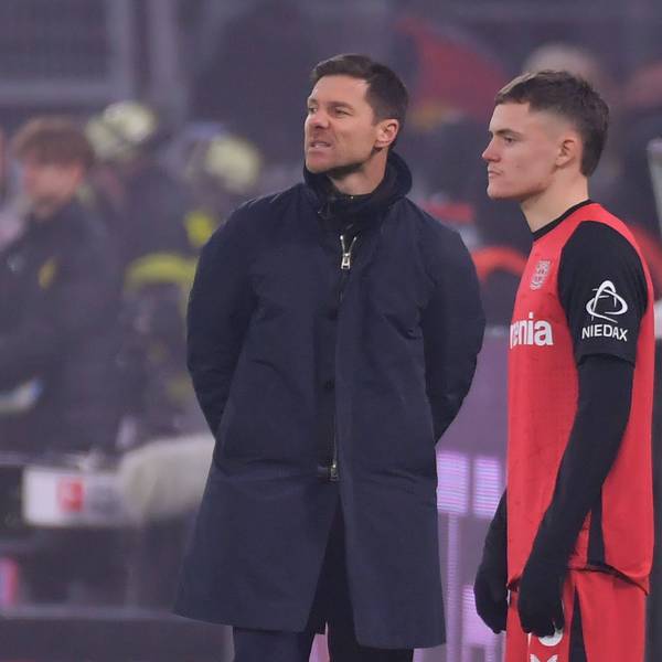 Xabi Alonso (l.) und Florian Wirtz beim Auswärtsspiel von Bayer 04 Leverkusen bei Borussia Dortmund.