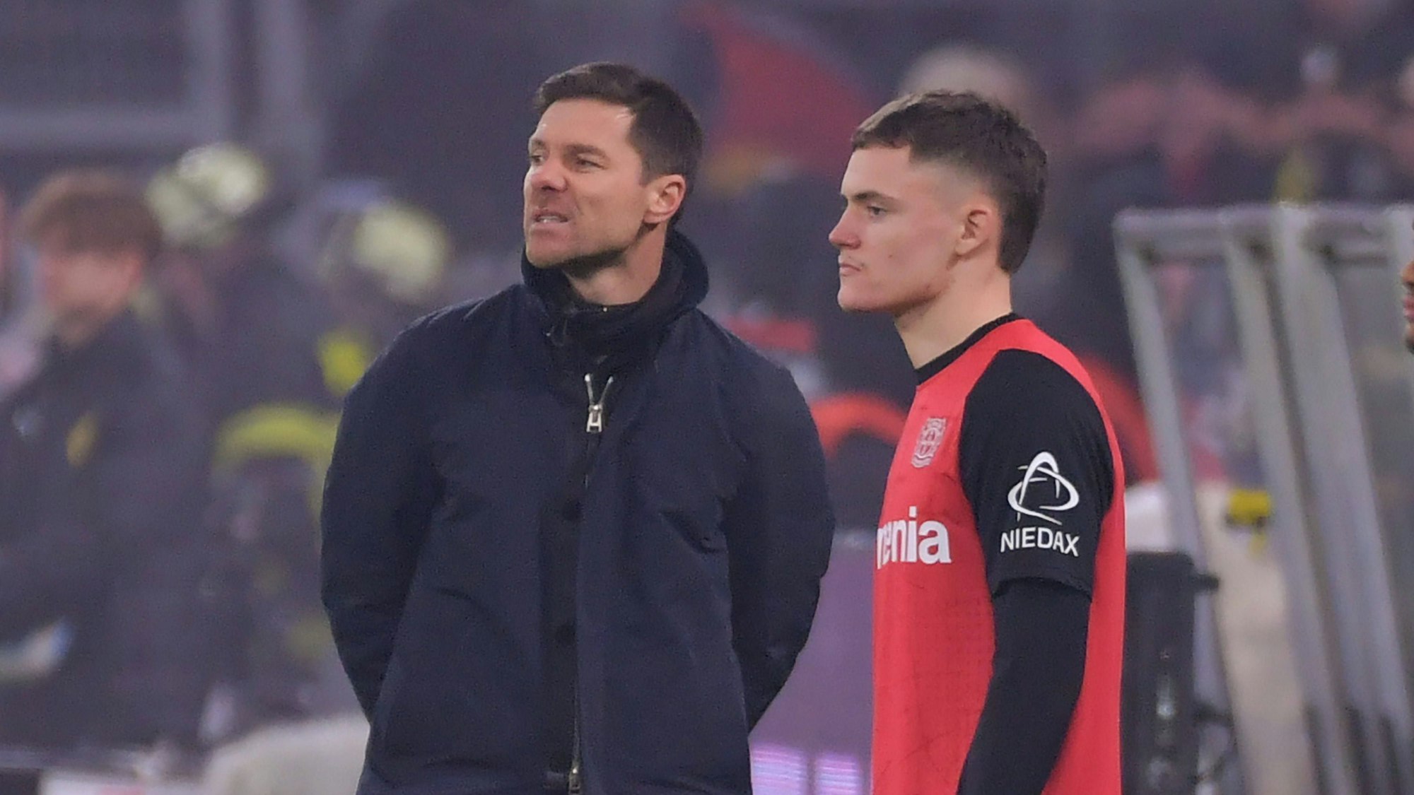 Xabi Alonso (l.) und Florian Wirtz beim Auswärtsspiel von Bayer 04 Leverkusen bei Borussia Dortmund.