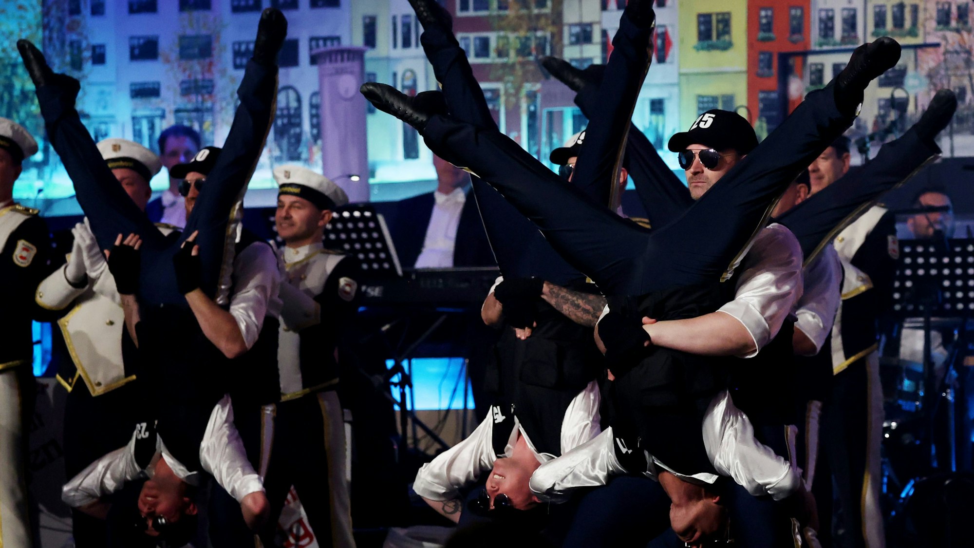 10.01.2025, Köln: KARNEVAL - Proklamation des Kölner Dreigestirn 2025 im Gürzenich in Köln - StattGarde Colonia Ahoj beim Aufzug. Foto: Thilo Schmülgen