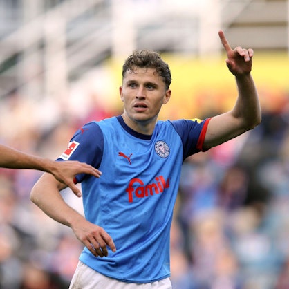 Benedikt Pichler stand nicht im Kader von Holstein Kiel für das Spiel am Samstag in Freiburg. Weil er nach Köln wechseln will?