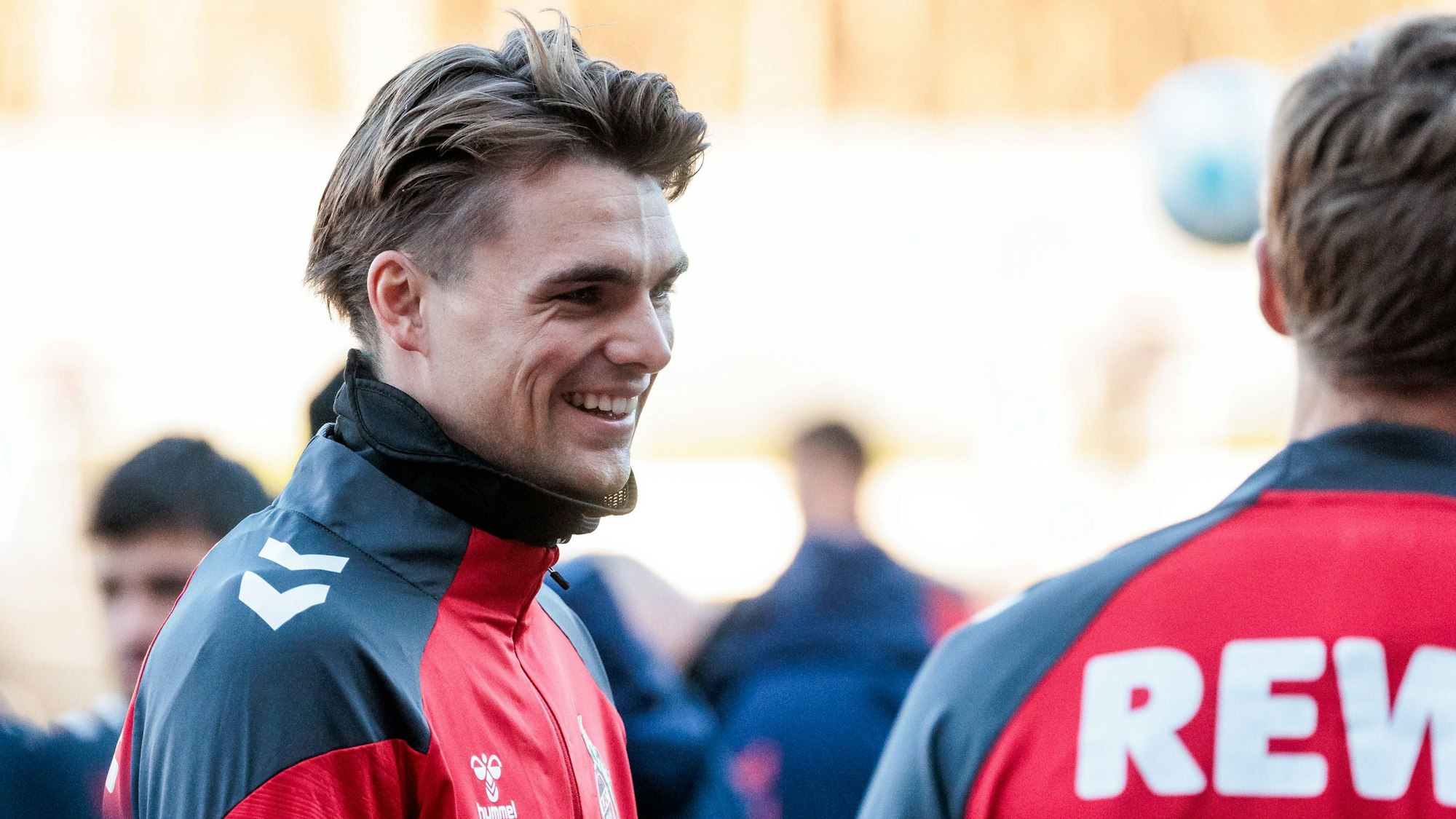 Joel Schmied trainierte am Montag erstmals mit seinen neuen Kollegen am Geißbockheim.