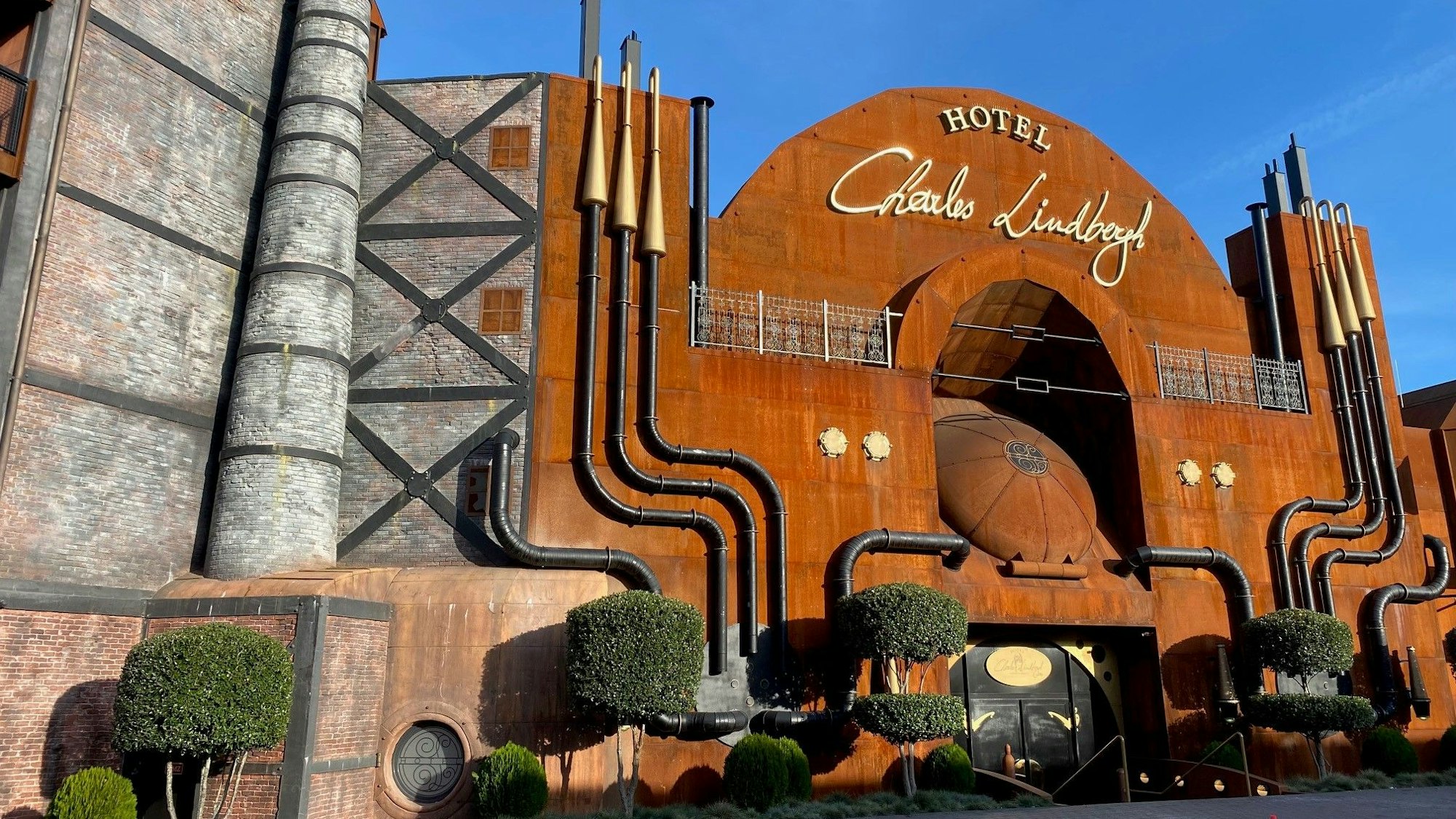 Zu sehen ist das Hotel Charles Lindbergh.