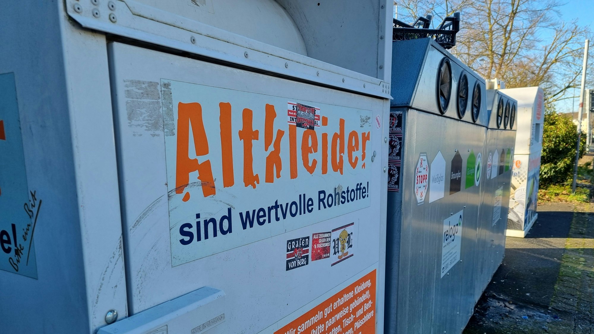 Avea Altkleidercontainer in Küppersteg Eisholz.