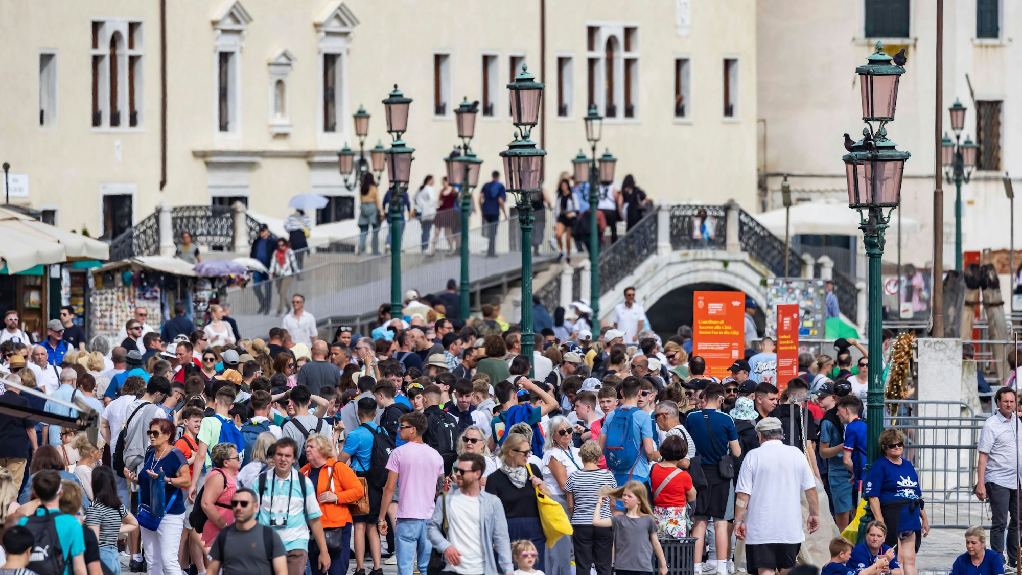 Touristen in Venedig.