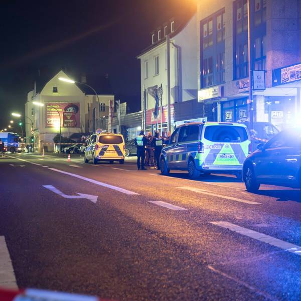 12.1.2025: In Köln-Holweide ist ein 33-Jähriger auf der Bergisch-Gladbacher-Straße gegen 21.30 Uhr angeschossen worden.