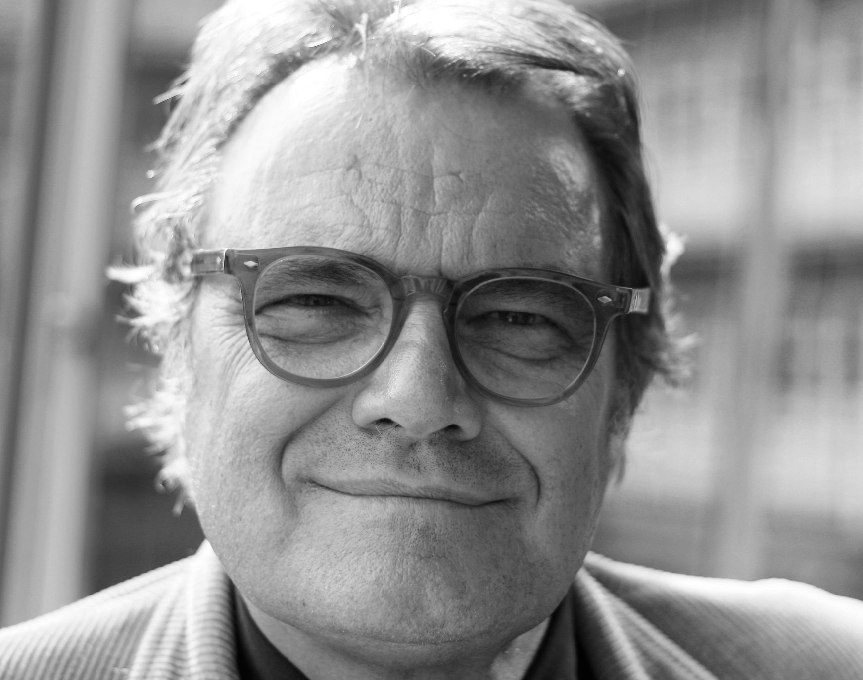 Der italienische Fotograf Oliviero Toscani ist tot. Die Aufnahme zeigt ihn nach einer Pressekonferenz im Jahr 2011.