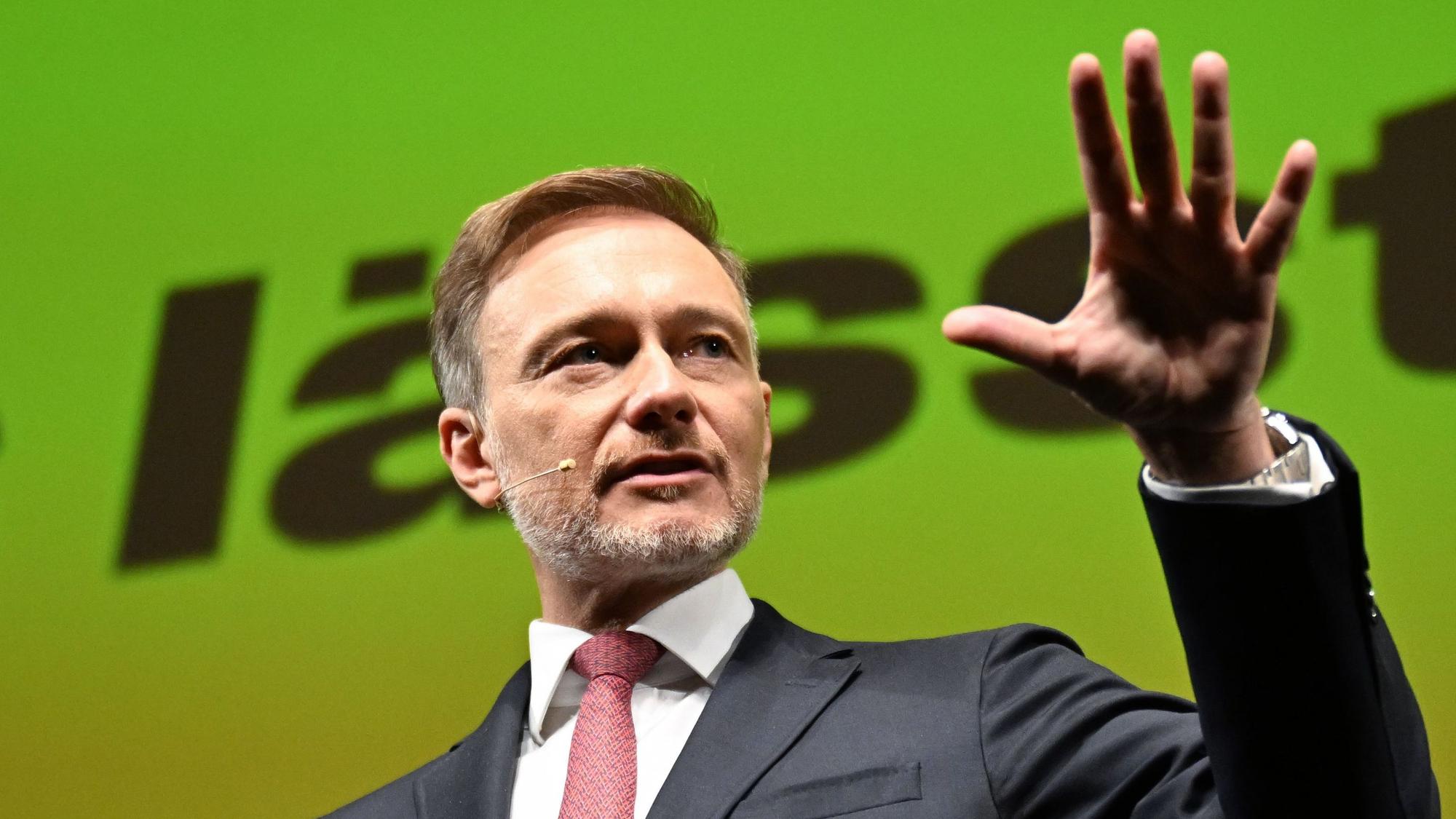 Christian Lindner, Bundesvorsitzender der FDP, spricht in Stuttgart beim traditionellen Dreikönigstreffen der FDP.