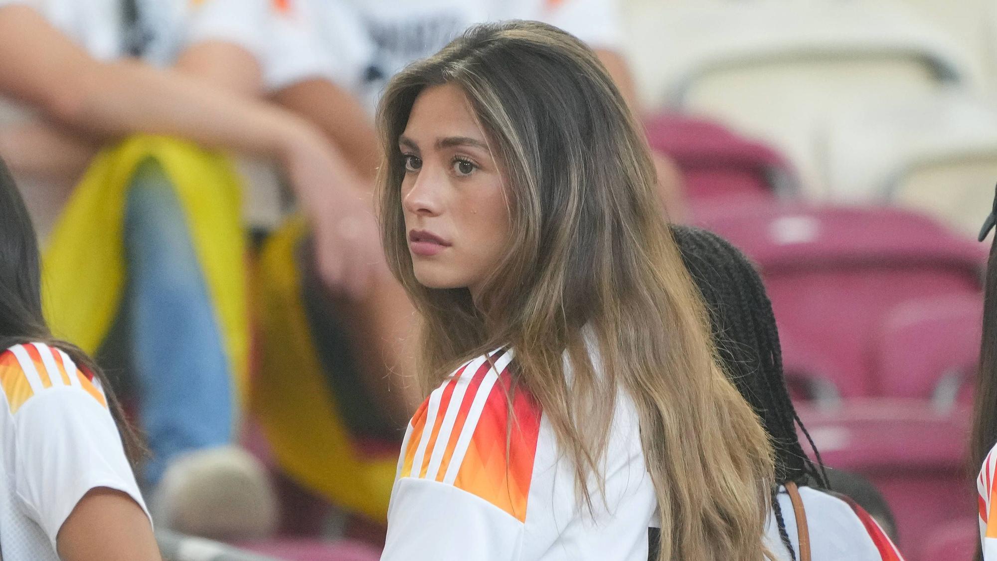 Sophia Weber auf der Tribüne.