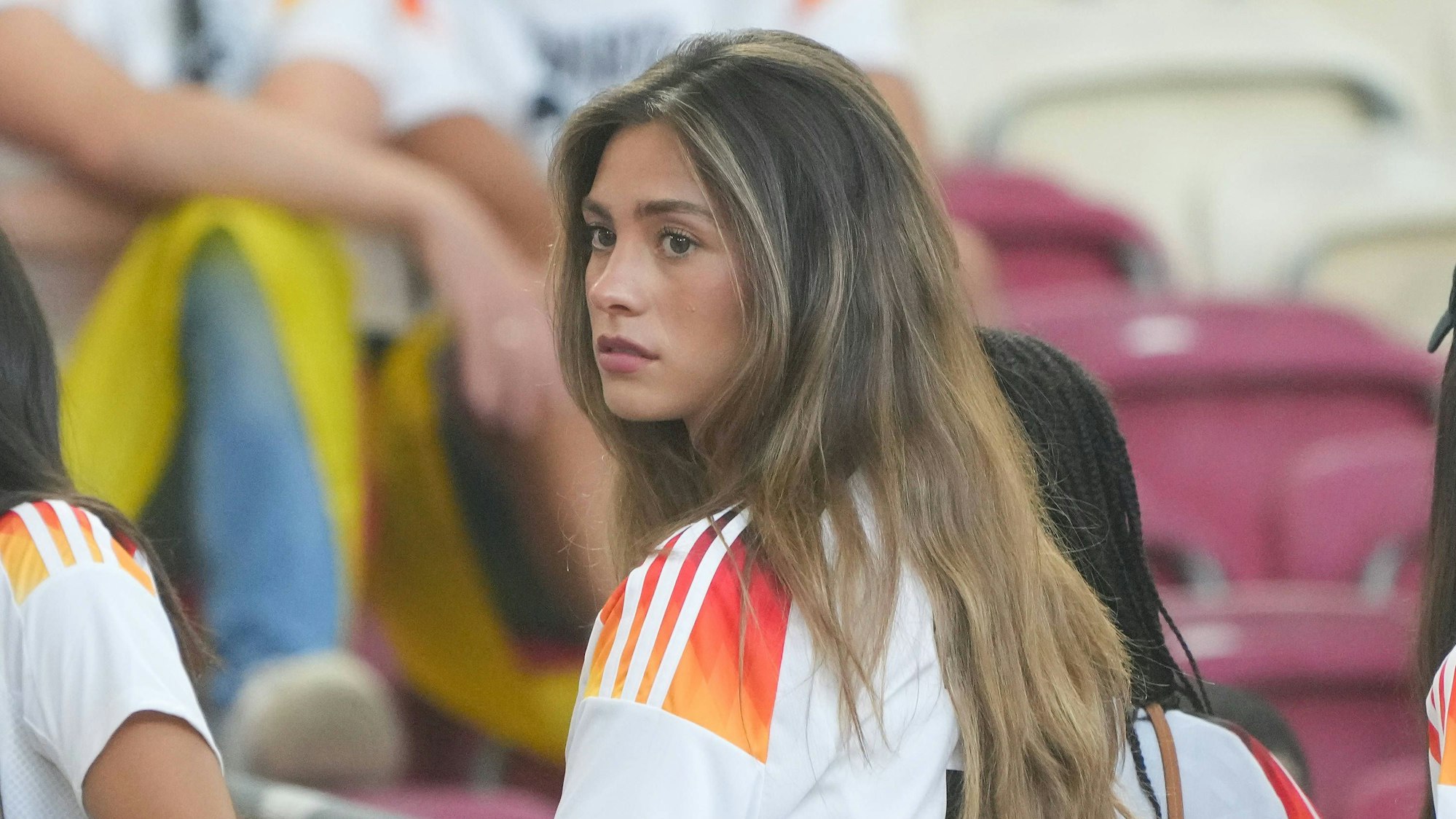 Sophia Weber auf der Tribüne.