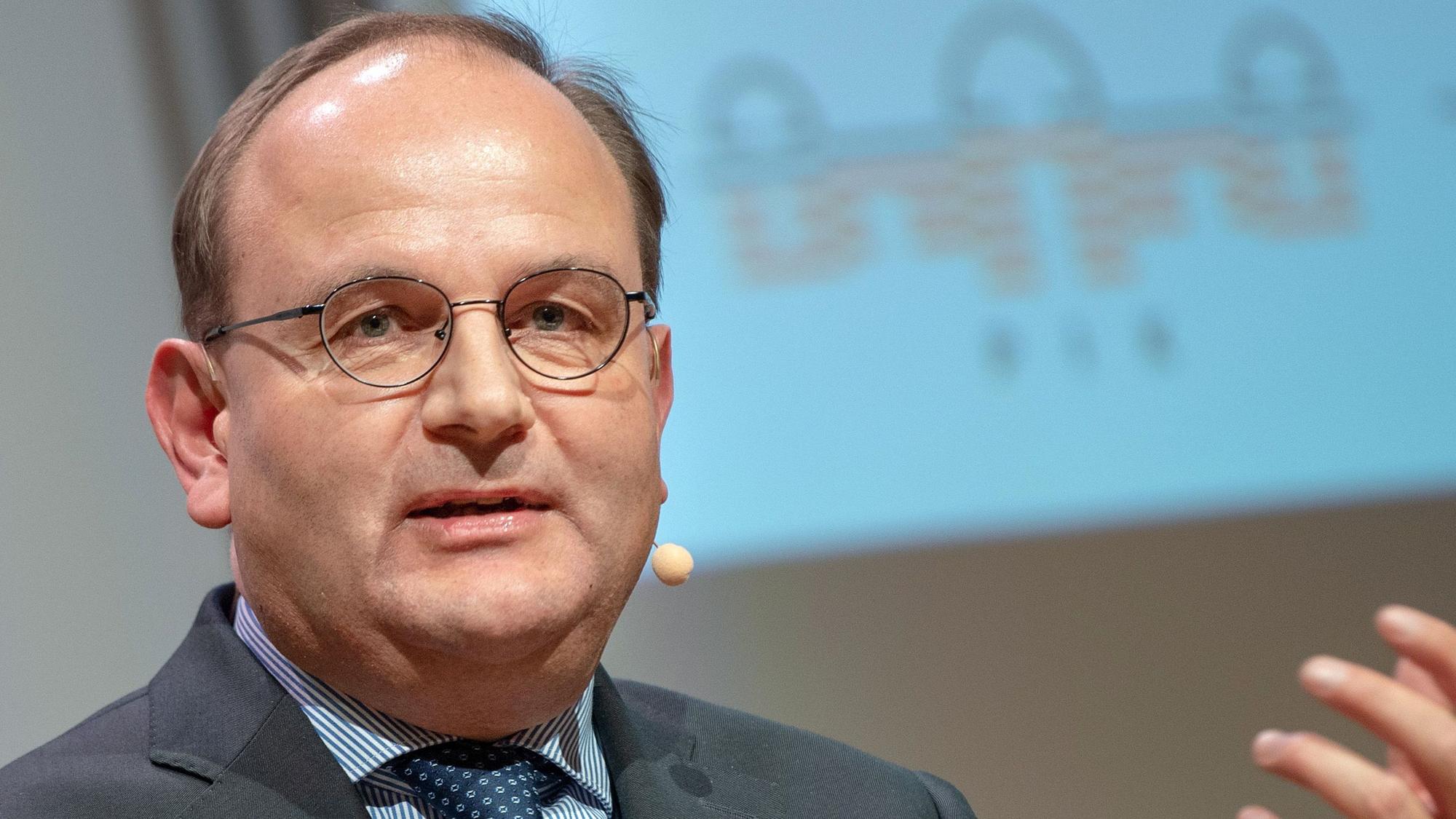 Ottmar Edenhofer, Chefökonom am Potsdam-Institut für Klimafolgenforschung (PIK), bei einer Rede im Hasso-Plattner-Institut (HPI) zum Thema Klimawandel.