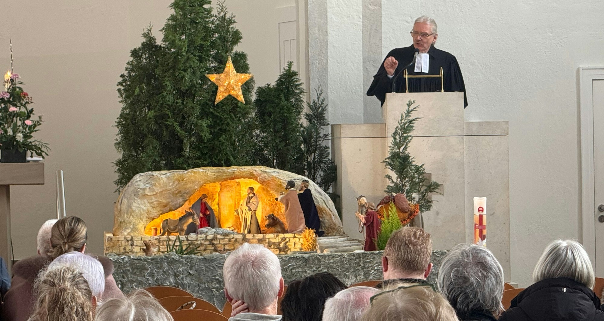 Pfarrer Thomas Seibel beim Auftakt in Waldbröl.