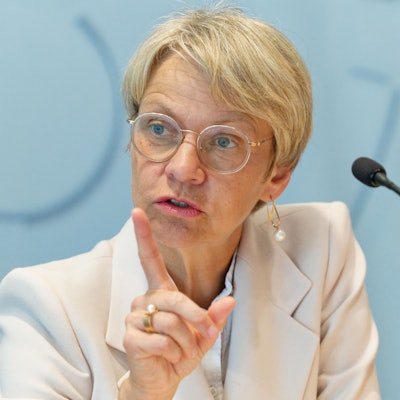 Dorothee Feller (CDU), Ministerin für Schule und Bildung des Landes Nordrhein-Westfalen, spricht bei einer Pressekonferenz.