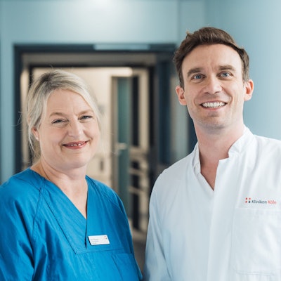 Eingespieltes Team im Krankenhaus Holweide: Die leitende Hebamme Heidi Schweizer und Michael Mallmann, Chefarzt der Frauenklinik.