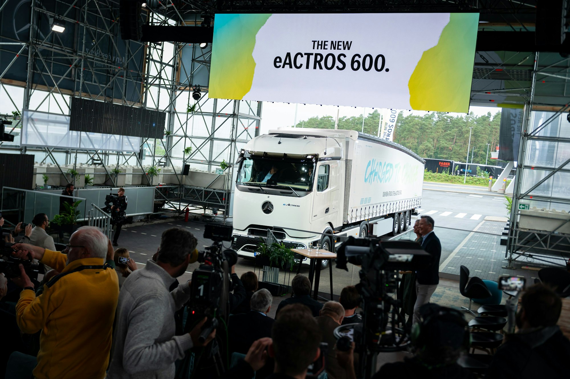 Der US-Konzern Amazon hat bei Daimler Truck 200 E-Lkw des 2023 vorgestellten Typs „eActros 600“ bestellt. (Archivbild)