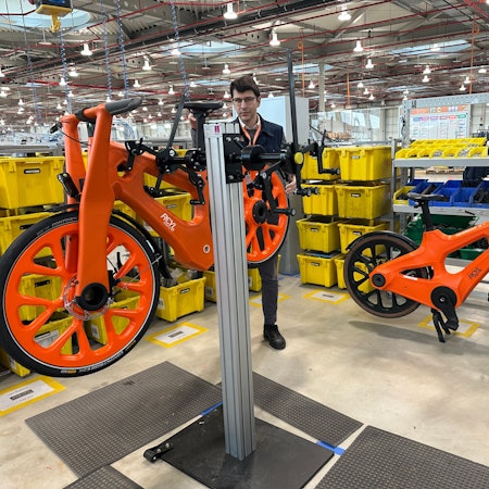 Die Firma Igus in Troisdorf hat ein Kunststoff-Fahrrad entwickelt, Igus-Geschäftsführer Dr. Thilo Schultes