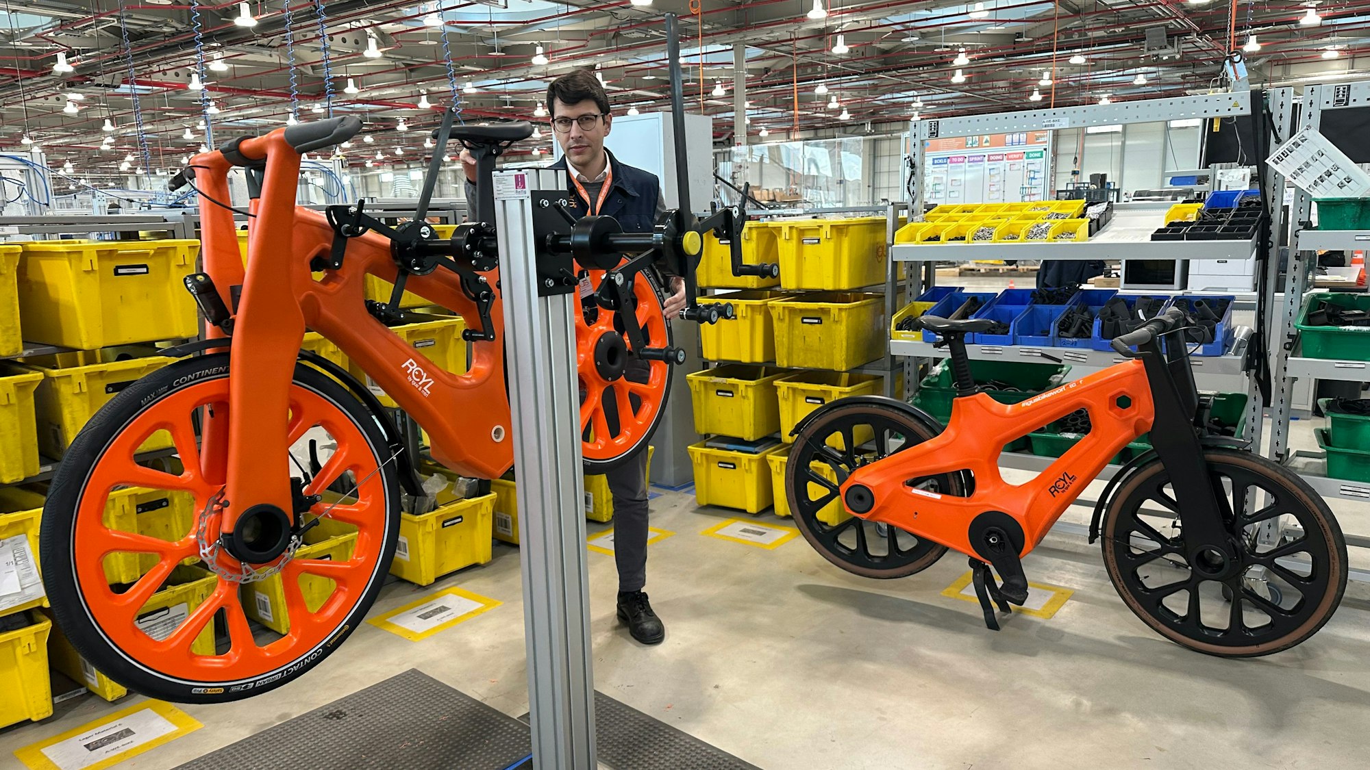 Die Firma Igus in Troisdorf hat ein Kunststoff-Fahrrad entwickelt, Igus-Geschäftsführer Dr. Thilo Schultes