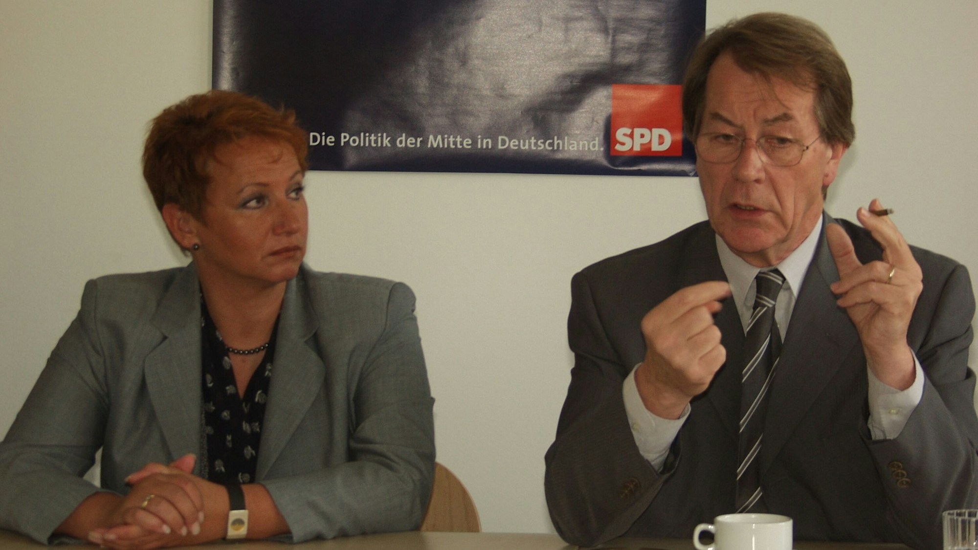 Gabriele Frechen mit Franz Müntefering in der Berliner Wahlkampfzentrale der SPD.