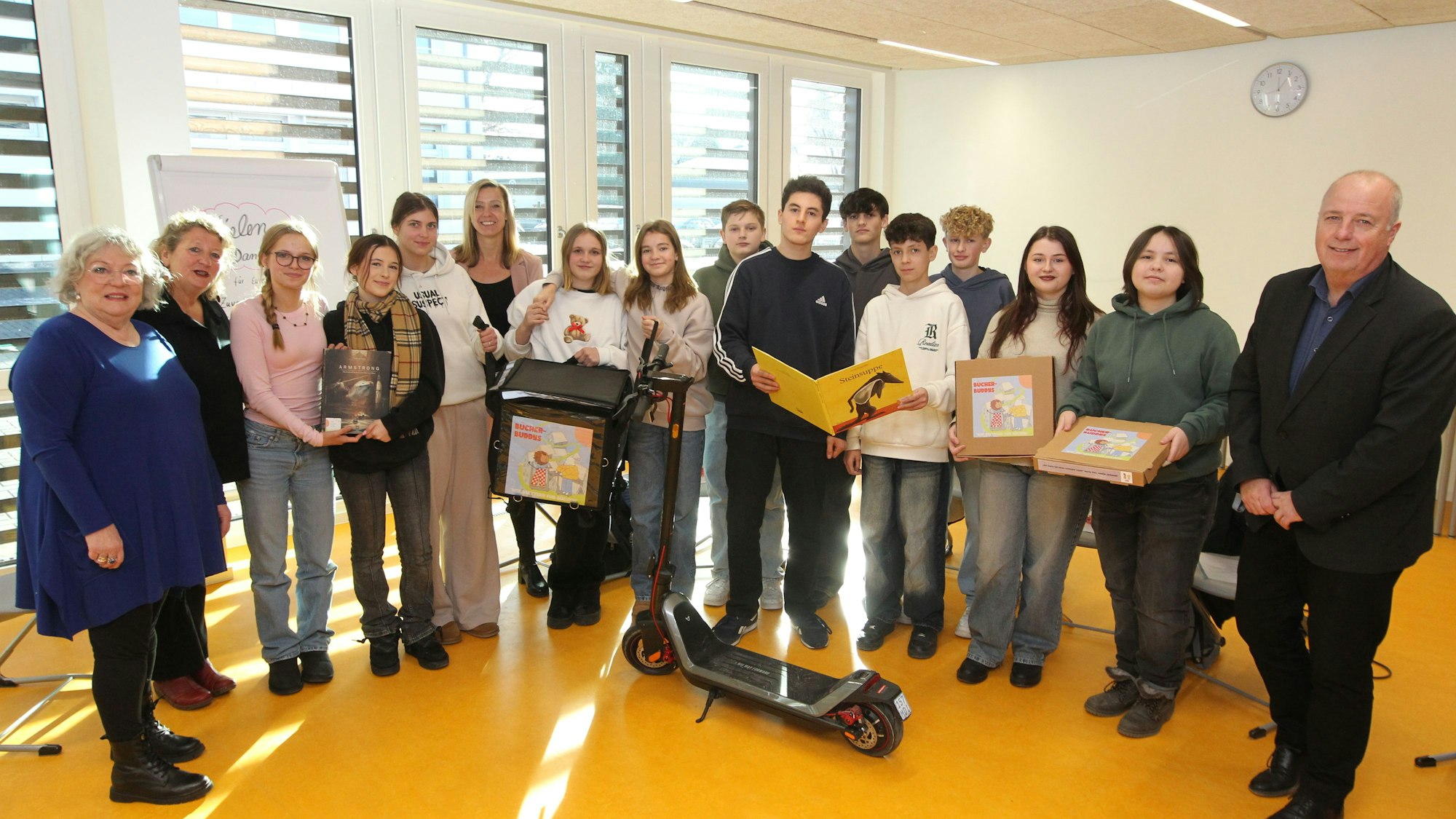 An der Gesamtschule in Neunkirchen hat das Lese-Projekt Bücher-Buddies erfolgreich stattgefunden. Zum Abschluss des Projekts gab es für die 14 Schülerinnen und Schüler die Zertifikate.