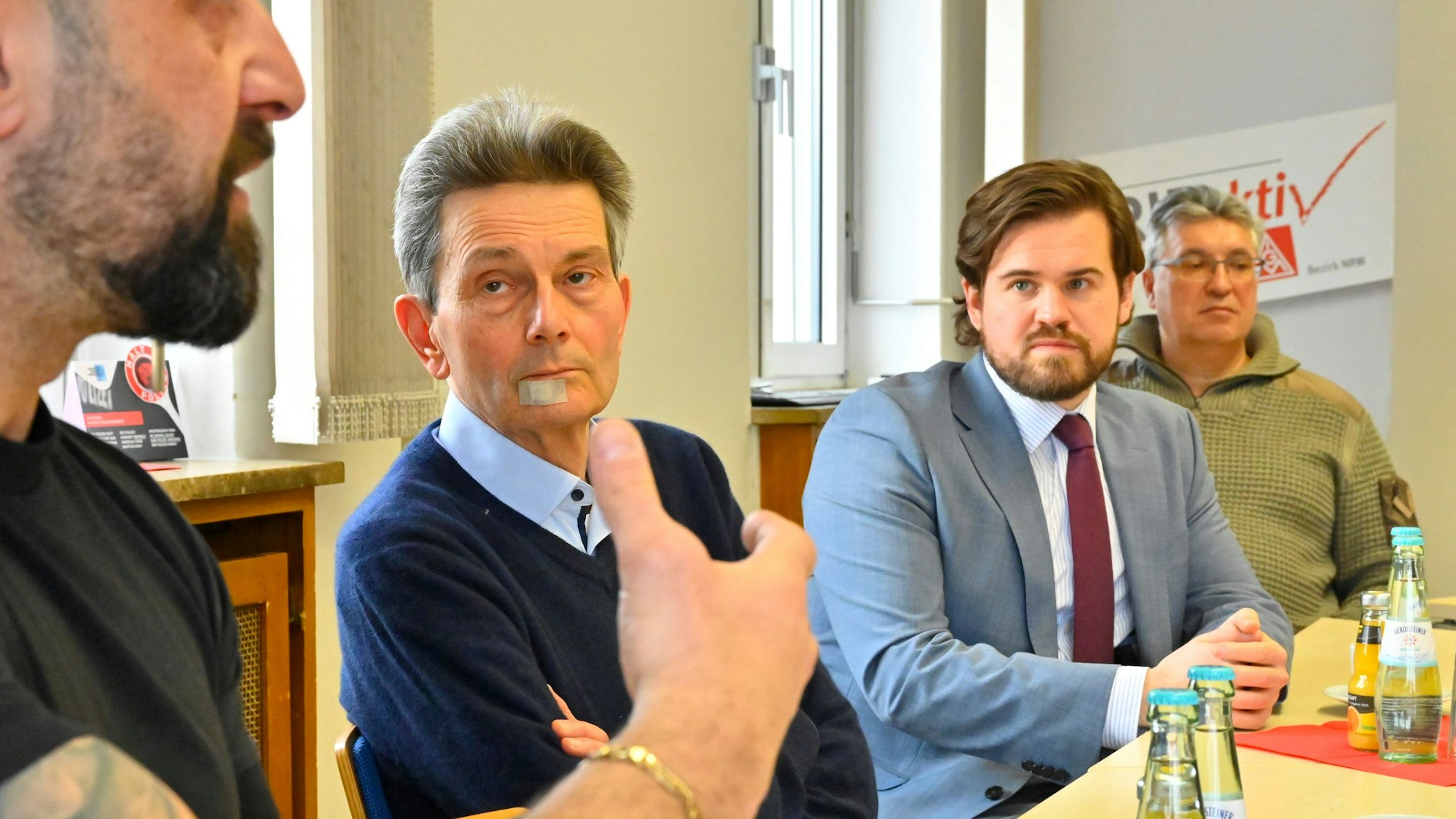 Rolf Mützenich in der Bildmitte kam nach Gummersbach.