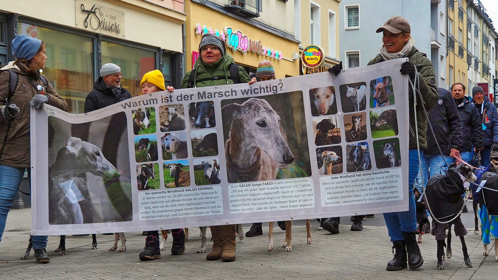 Am 1. Februar zieht der zehnte Kölner Galgo-Marsch vom Bürgerhaus Stollwerck zum Heumarkt.