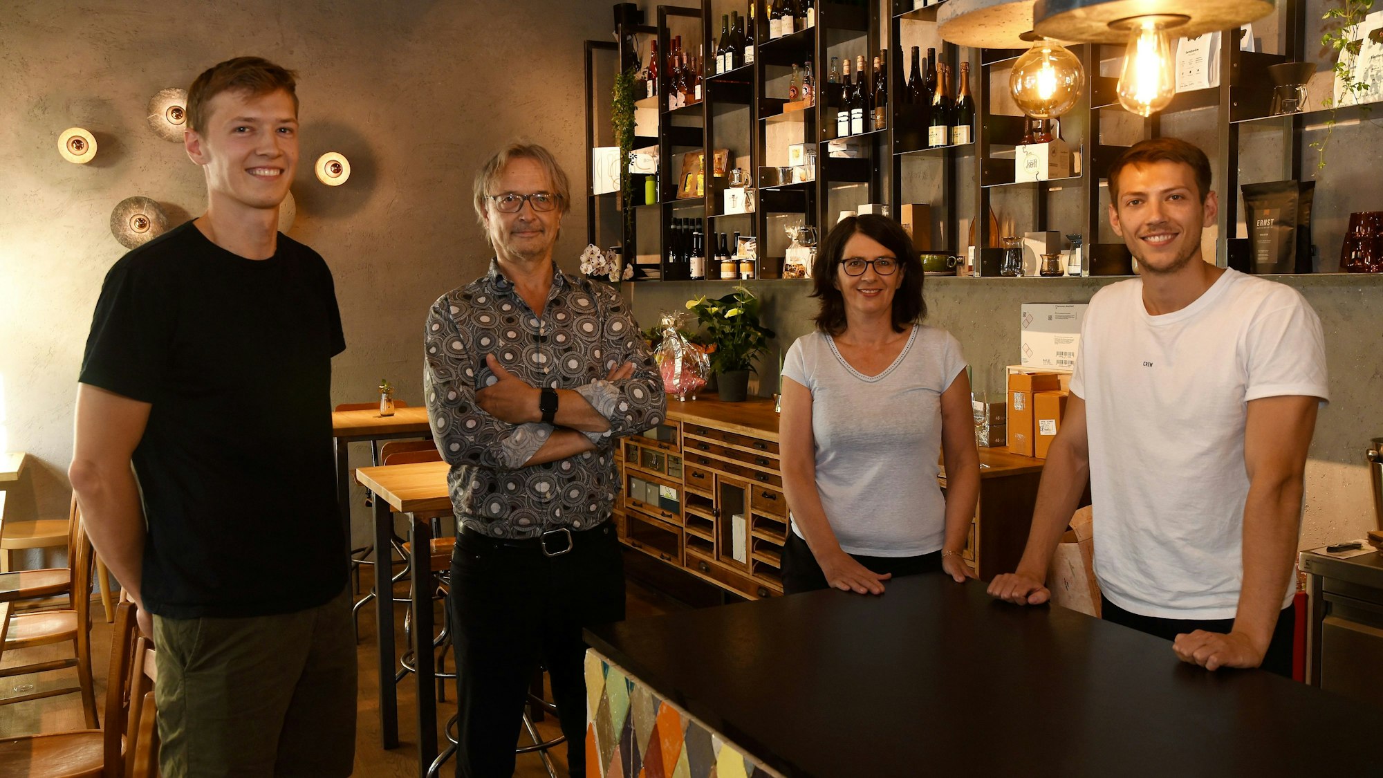 Das Team vom Deli Sülz rund um Dylan Stuka, der schon durch seine Eltern Gastro-Luft schnupperte.