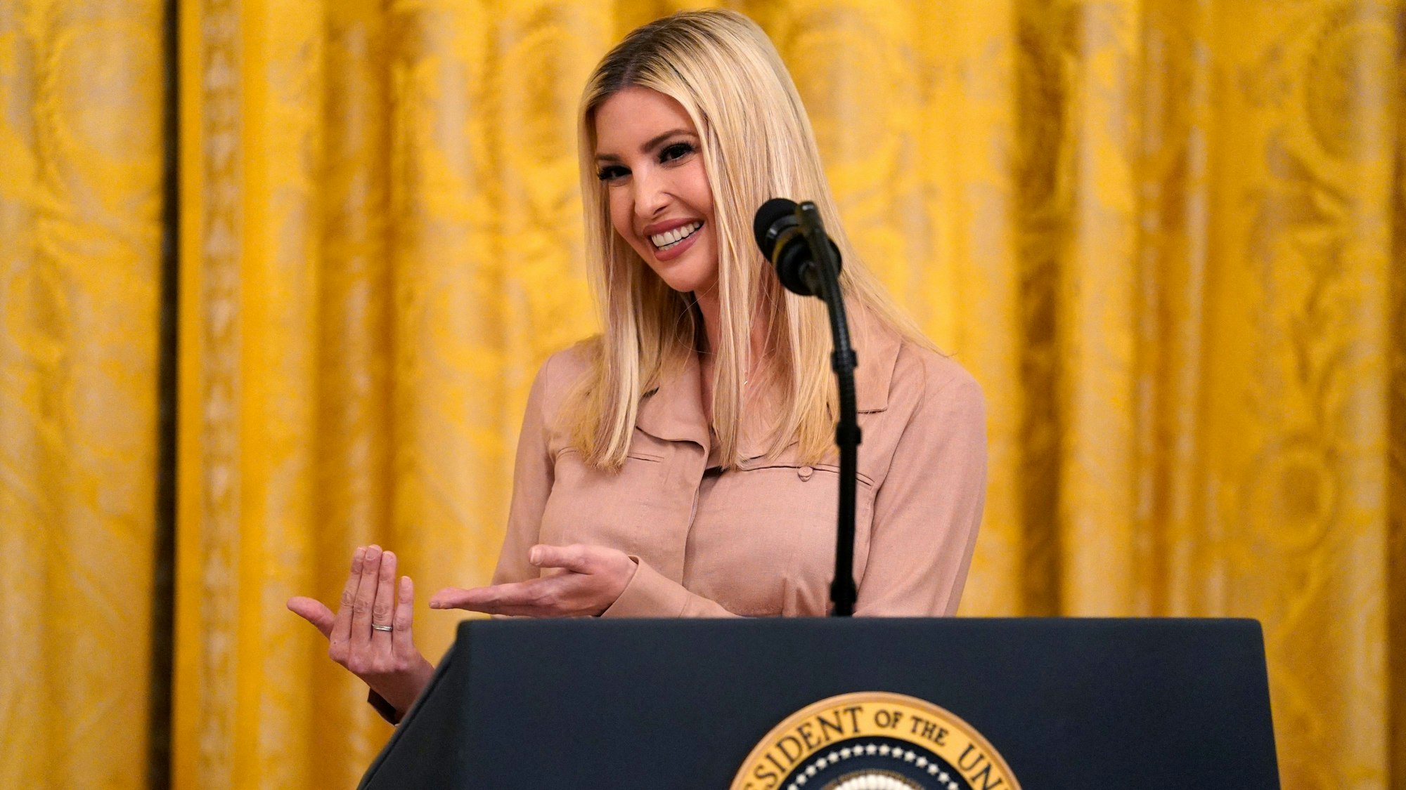 Ivanka Trump, Beraterin und Tochter des US-Präsidenten, spricht während einer Veranstaltung.