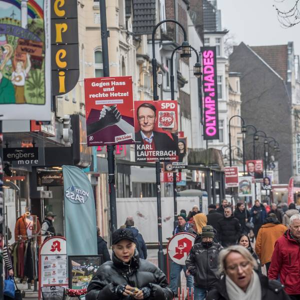 Der Wahlkampf hat begonnen, das ist auch in der Wiesdorfer Fußgängerzone sichtbar.