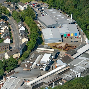 Blick auf die Bergischen Edelstahlwerke und Doerrenberg Edelstahl in der Ortschaft Ründeroth.