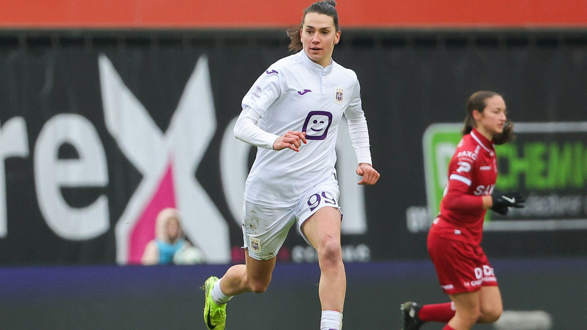 241214 ZULTE WAREGEM VS RSC ANDERLECHT Amelie Delabre 99 of Anderlecht pictured during a female soccer game between Zulte-Waregem dames and RSC Anderlecht on the 12 th matchday of the 2024 - 2025 season of Belgian Lotto Womens Super League , on Saturday 14 December 2024 in Waregem, Belgium , Belgium . PHOTO SPORTPIX SEVIL OKTEM Waregem BELGIUM PUBLICATIONxNOTxINxBELxUKxUSA Copyright: xSevilxOktemx SOK-39497