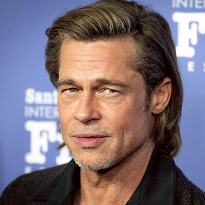 ARCHIV - 22.01.2020, USA, Santa Barbara: Brad Pitt, US-Schauspieler, kommt beim Santa Barbara International Film Festival zur Verleihung des Maltin Modern Master Awards an ihn. Oscar-Preisträger Brad Pitt (58, «Once Upon a Time in Hollywood») wird unter der Regie von Joseph Kosinski («Top Gun: Maverick») einen Formel-1-Rennfahrer spielen. Die Produktionsfirma Apple Studios gab das noch titellose Filmprojekt am Dienstag (Ortszeit) bekannt. (zu dpa: «Brad Pitt und «Top Gun: Maverick»-Regisseur drehen Rennfahrerfilm») Foto: Erick Madrid/ZUMA Wire/dpa +++ dpa-Bildfunk +++