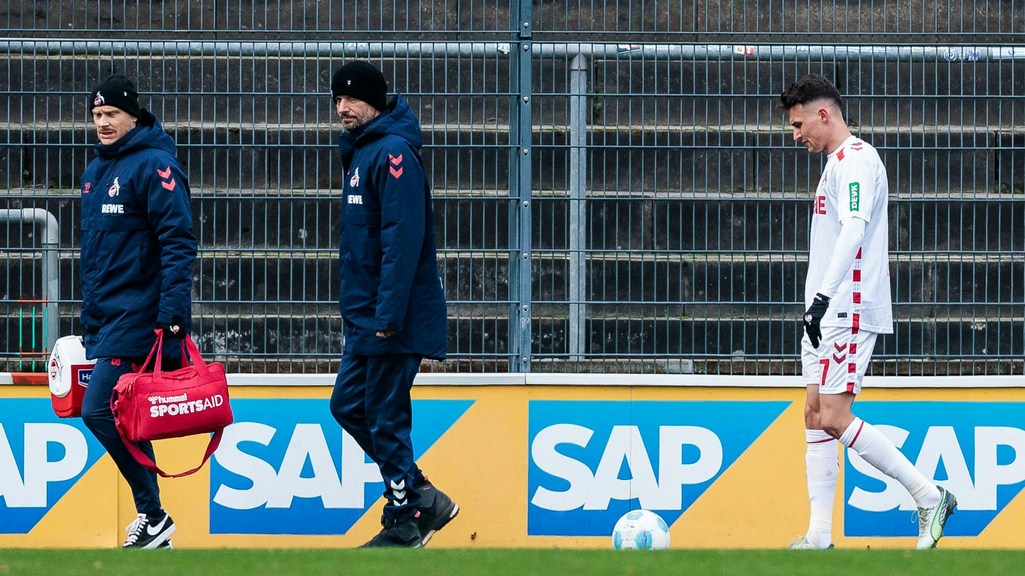 Auch Dejan Ljubicic musste mit Oberschenkelproblemen vom Platz.