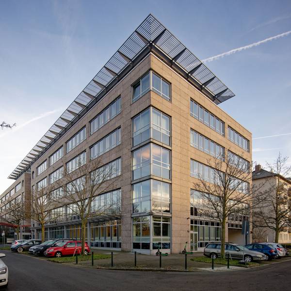 Ein Blick auf das Gebäude des Bau- und Liegenschaftsbetrieb NRW BLB. Staatsanwaltschaft und Landeskriminalamt (LKA) ermitteln wegen mutmaßlicher Korruption mit einem Schaden in Millionenhöhe im ZUsammenhang mit der Sanierung der nordrhein-westfälischen Staatskanzlei.