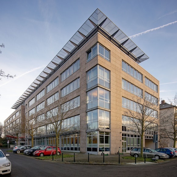 Ein Blick auf das Gebäude des Bau- und Liegenschaftsbetrieb NRW BLB. Staatsanwaltschaft und Landeskriminalamt (LKA) ermitteln wegen mutmaßlicher Korruption mit einem Schaden in Millionenhöhe im ZUsammenhang mit der Sanierung der nordrhein-westfälischen Staatskanzlei.