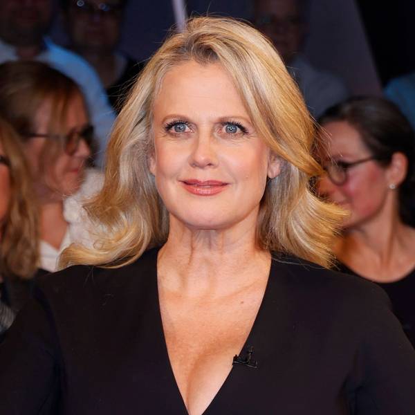 Barbara Schöneberger in der NDR-Kulisse.