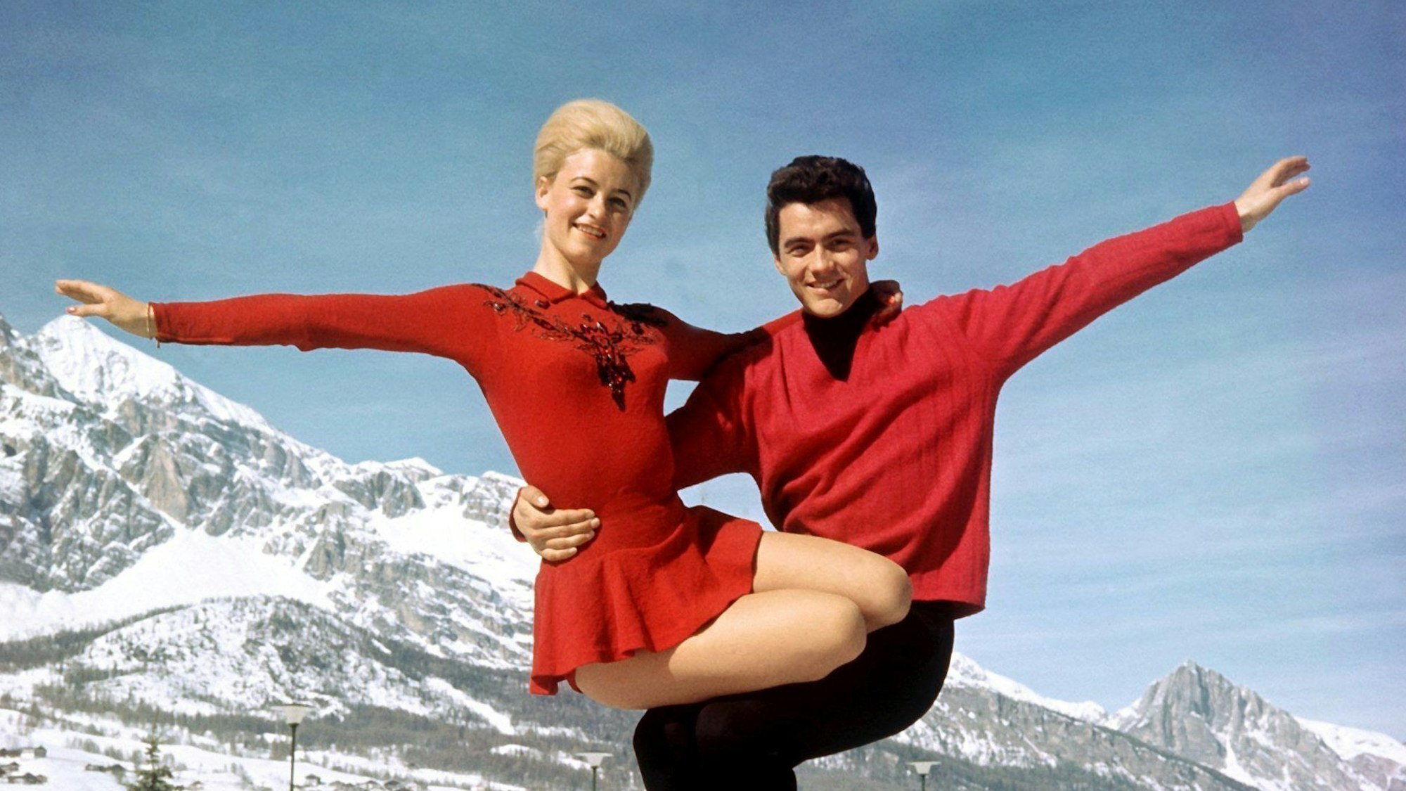 Das einstige Eiskunstlauf-Traumpaar Marika Kilius und Hans-Jürgen Bäumler beim Training in Cortina d’Ampezzo in den 1960er-Jahren.