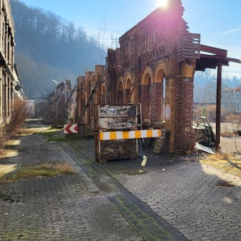 Das verfallene Werksgelände der stillgelegten Fabrik Kabelmetal in Windeck-Schladern.