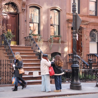 Die Treppenstufen von Carrie Bradshaws Serien-Haus sorgen für Wirbel.