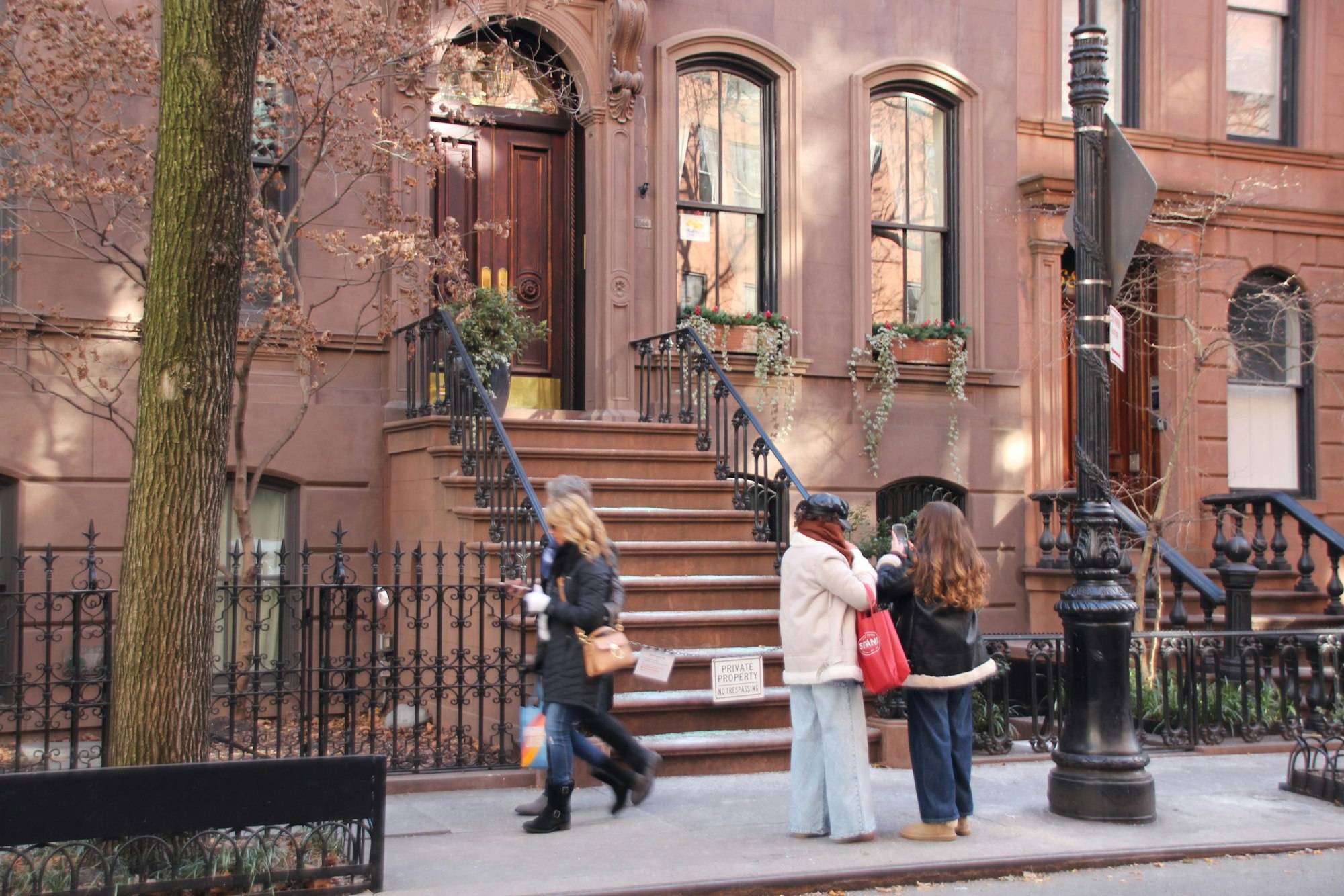 Die Treppenstufen von Carrie Bradshaws Serien-Haus sorgen für Wirbel.