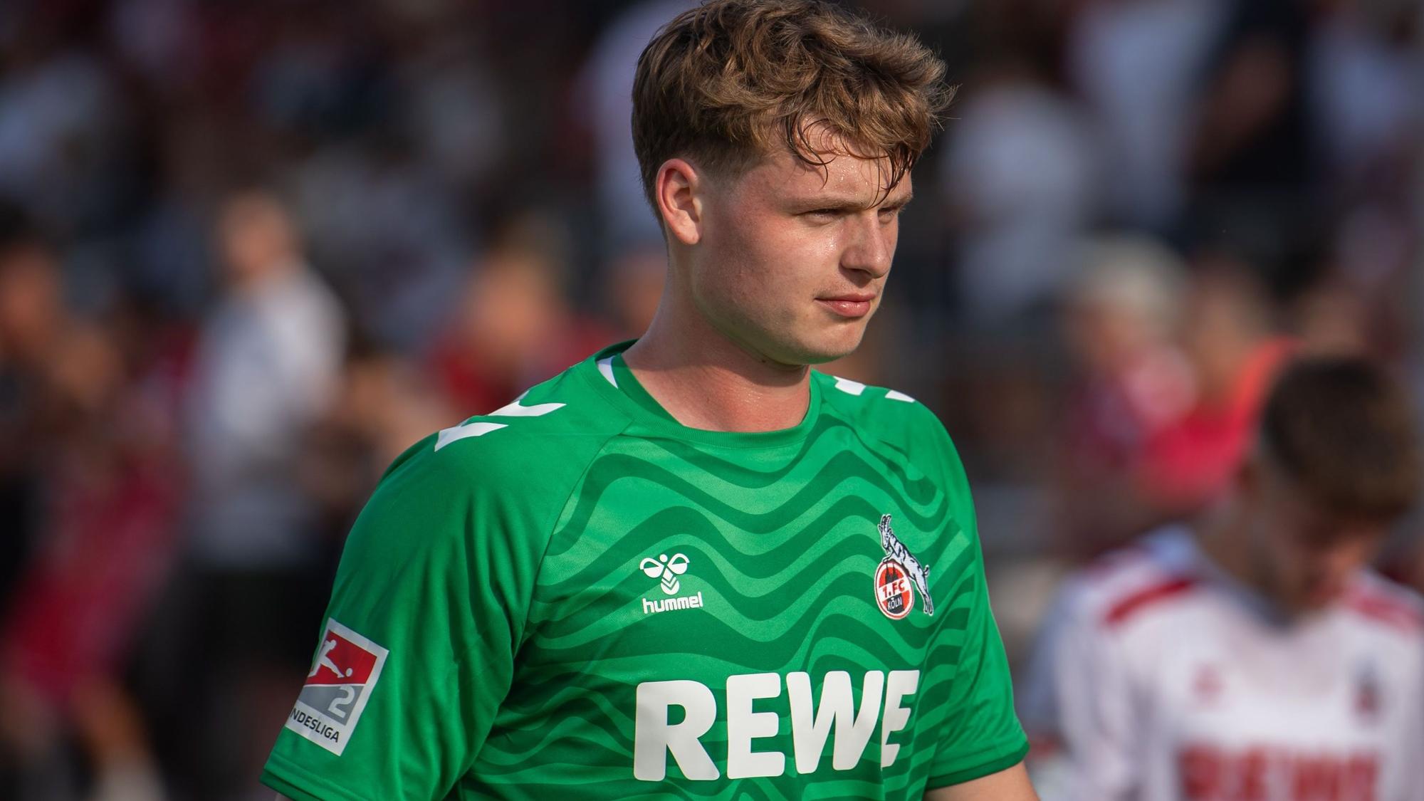 Jonas Urbig im Trikot des 1. FC Köln.